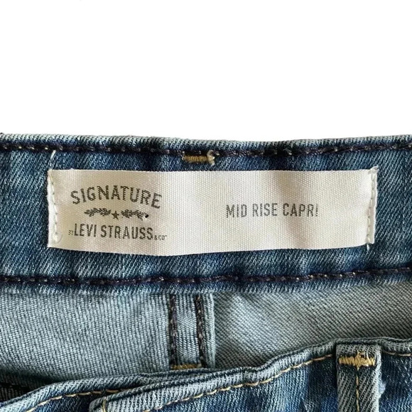 Levi’s Signature Mid Rise Capri Blue Denim Women’s Jeans - Picture 5 of 6